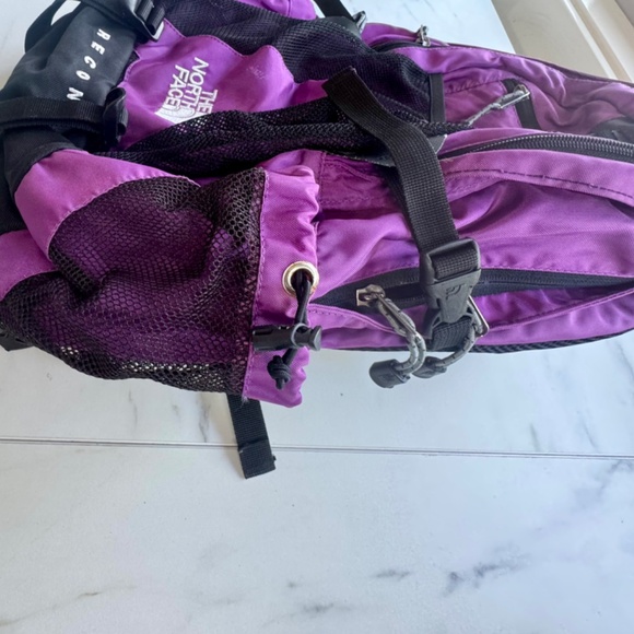 The North Face Recon Backpack hard to find Purple/Great Condition**minor flaw** - Picture 8 of 11